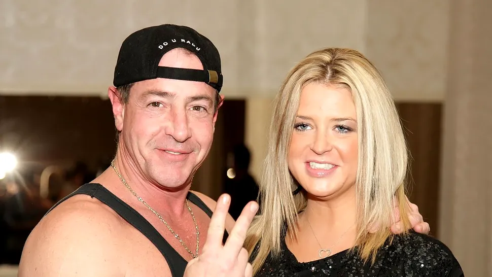 Tatal lui Lindsay Lohan, acuzat de violenta domestica