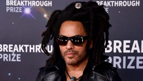 Lenny Kravitz i se alătură lui Jennifer Lopez în “Shotgun Wedding”