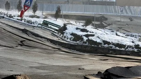 Craterul format la Ocna Mures are o suprafata de aproape 1.800 de metri patrati