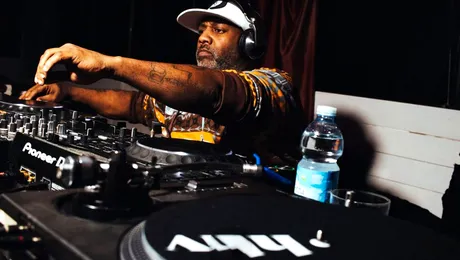 Legendarul DJ Paul Johnson, celebru pentru piesa „Get Get Down”, a murit din cauza Covid-19 (Video)