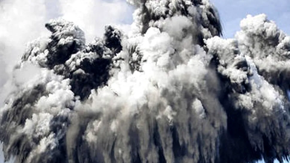 Un vulcan a erupt in Pacific (POZE)
