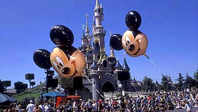 Orice copil isi doreste sa mearga macar o data la Disneyland!