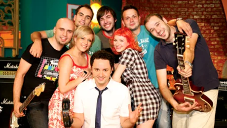 De un an, Măruţă e Happy