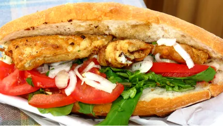 REŢETĂ TURCEASCĂ: Balik Ekmek (Peşte în pâine sau Galata Bridge)