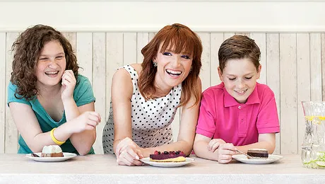 Carmen Negoiţă le dă copiilor săi deserturi raw vegan