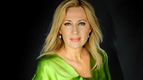 Solista unei trupe de rock gothic vrea la altar în rochie neagră