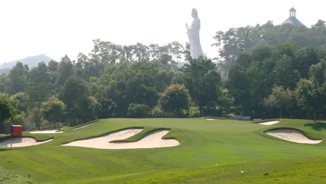 China: Mai bine fermier, decat jucator de golf