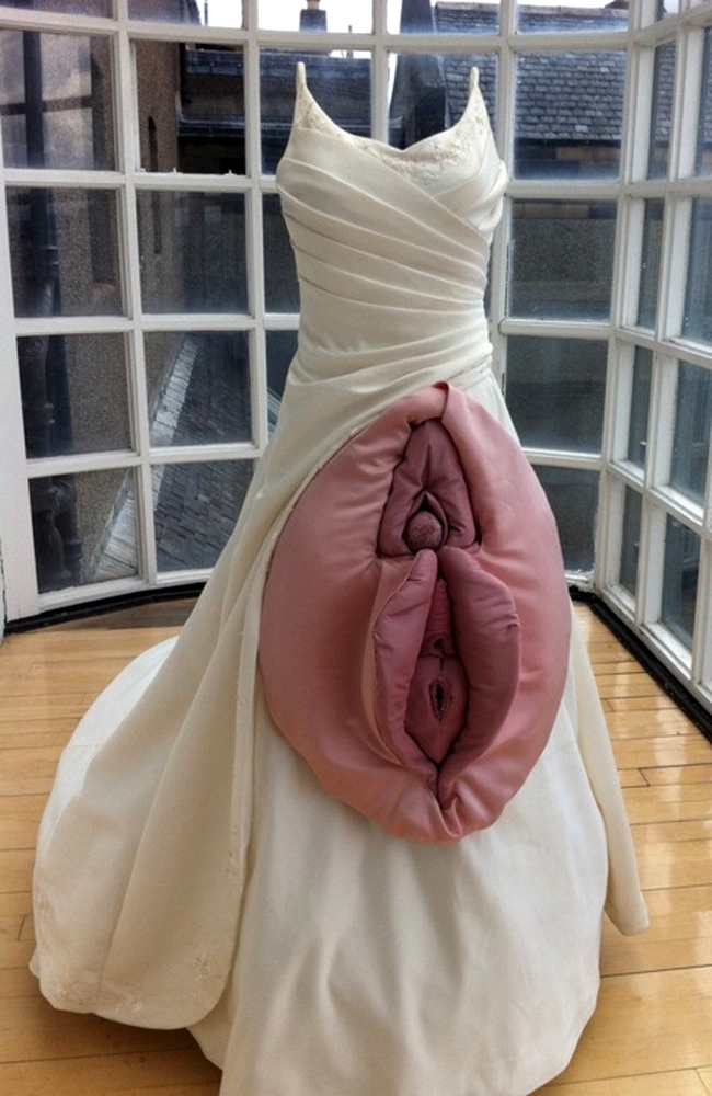 Rochie de mireasă cu vagin