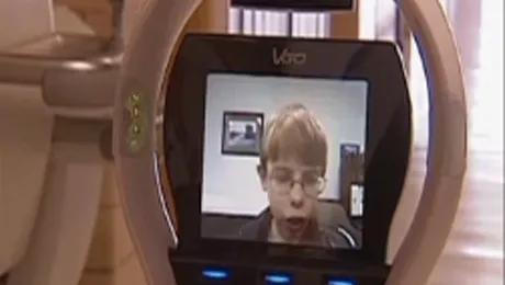 Isi trimite robotul la scoala in locul lui