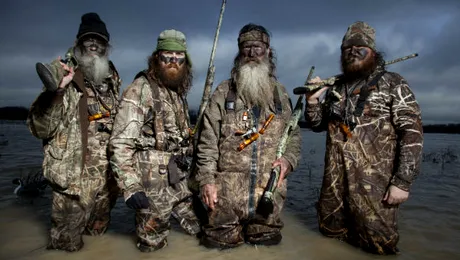 „Legenda lui Shelby, Omul mlaştinii” şi  „Dinastia raţelor”, episoade speciale de Crăciun