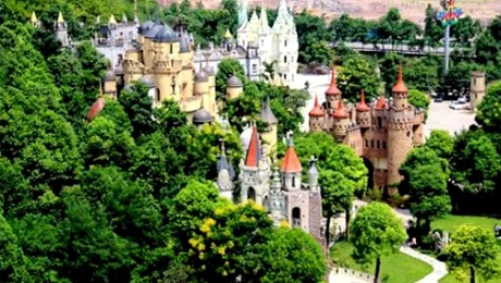 Hobby-ul unui milionar chinez – să construiască castele (Poze)
