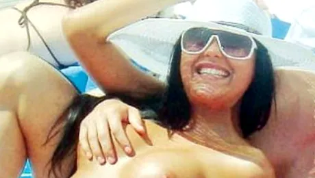 Imagini HOT cu Cruduţa în adolescenţă! Era blondă şi nu purta haine!