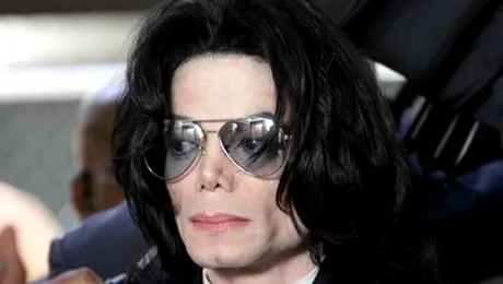 Michael Jackson lucreaza la noi miscari de dans