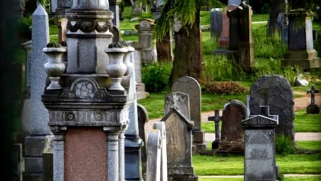 O femeie a căzut în mormântul soțului ei! Ce a urmat?