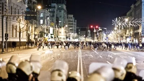 „Footoo-le mooma-n koor da anarchists!”