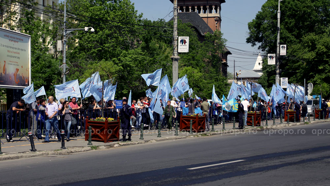 Distanta mare intre sindicalisti si guvernanti, la propriu si la figurat