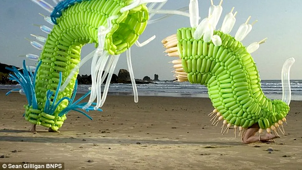 Creaturi uriase fabricate din sute de baloane! (poze)