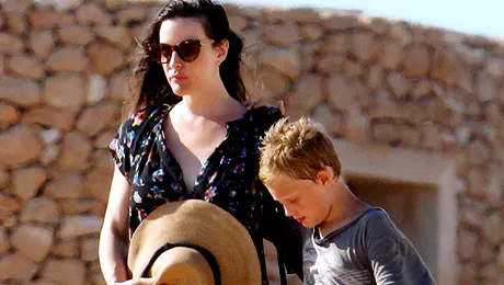 Liv Tyler îşi ascunde cea de-a doua sarcină