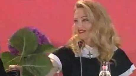 Cum a jignit Madonna un fan (Video)