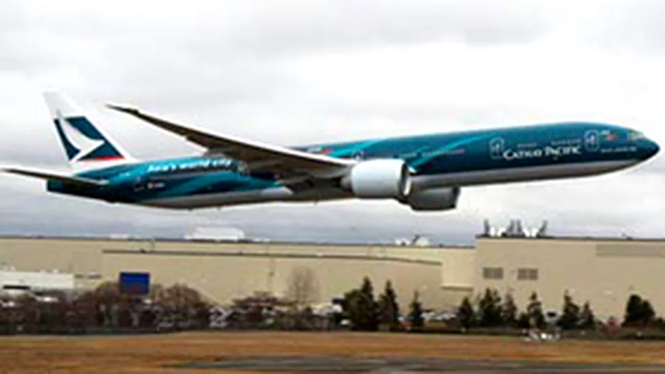 Cascadorie periculoasa cu un Boeing 777, la 9 metri de sol