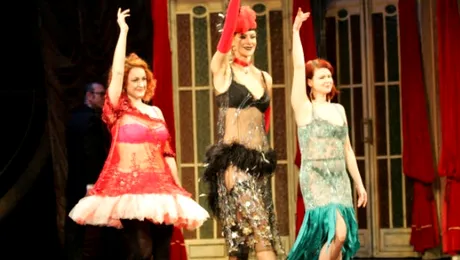 Roxana Ciuhulescu, în rolul unei femei uşoare!