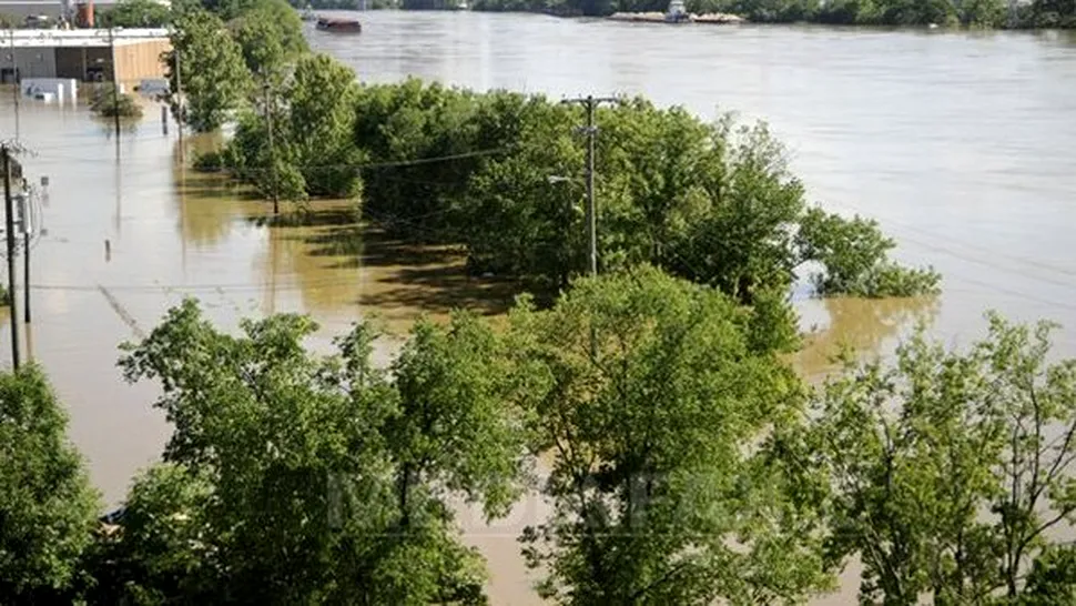 SUA: Inundatiile au determinat evacuarea a 100.000 de persoane