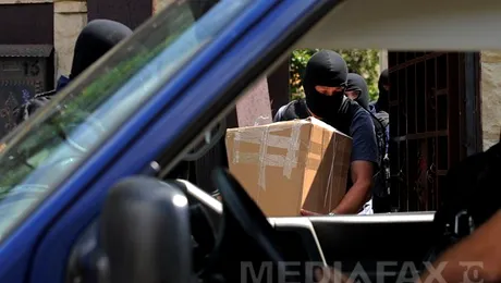 Hakeri români au înșelat cetățeni americani cu 4 milioane de dolari