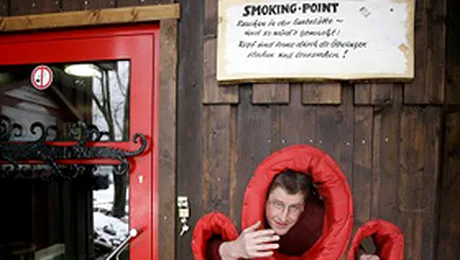 Un german a inventat gaura pentru fumat in restaurante