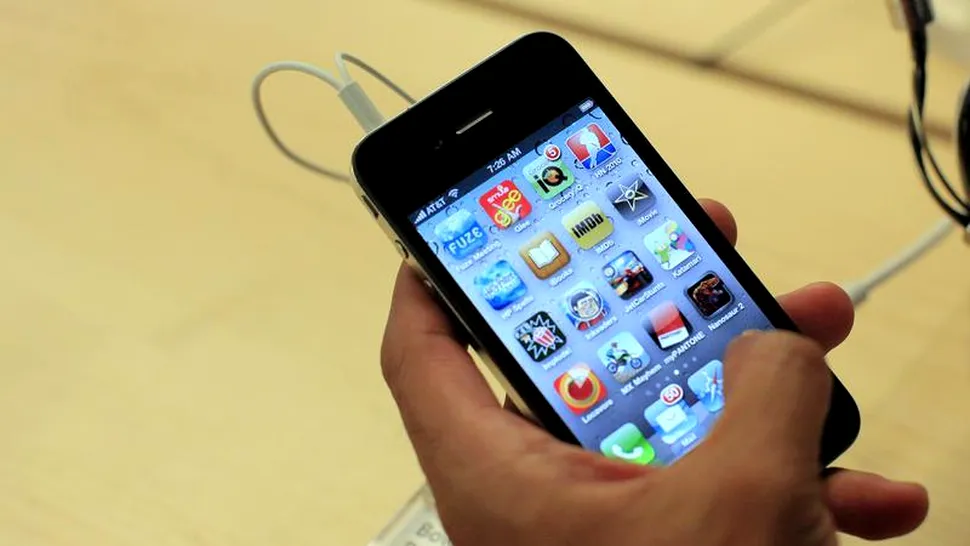 Apple repara problemele cu semnalul ale iPhone 4