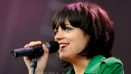 Lily Allen a născut o fetiţă