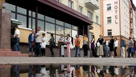 Grecii au retras 5 miliarde de euro de la banci, intr-o singura saptamana