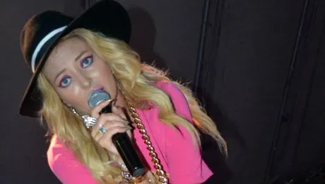 Delia a fost împuşcată cu bile într-un concert