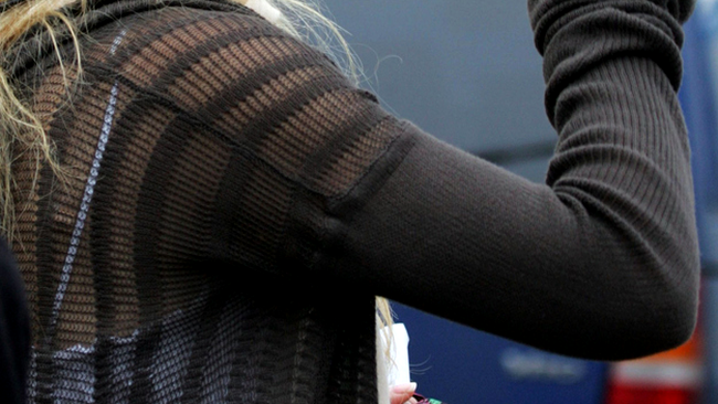 Gwyneth în timp ce bea bere