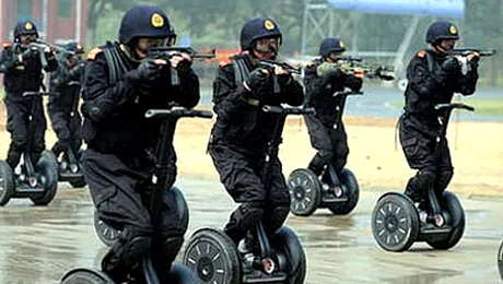 Mascatii chinezi „calaresc” Segway-uri