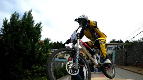 Cel mai nebun traseu de mountain bike este in oras (Video)