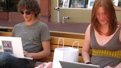 Tinerii romani sunt dependenti de televizor si de internet!