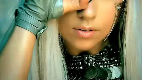 Controlul mintii: Legatura dintre Lady Gaga si simbolurile oculte (Poze si video)