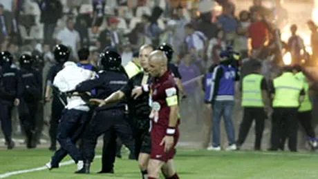 300 de fani timisoreni retinuti, un jandarm ajuns in spital!