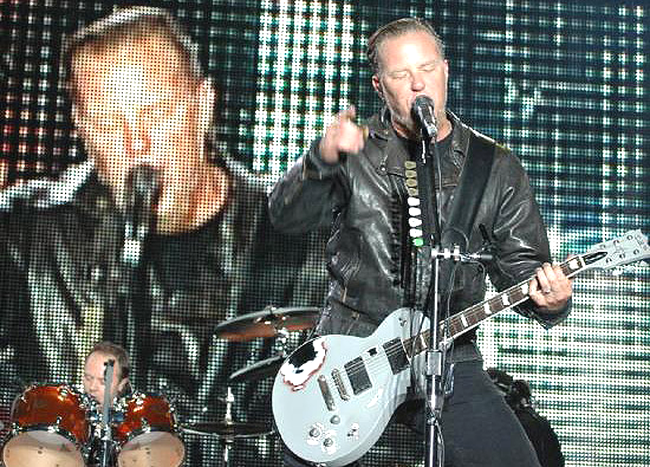 Concertul Metallica, show incendiar nestins de ploaie!