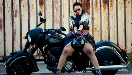 Julie Mayaya a lansat piesa Haters  – VIDEO