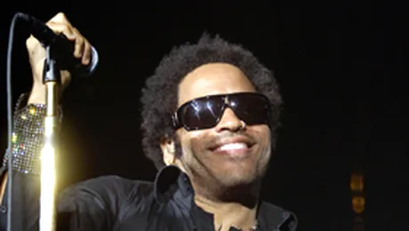 Lenny Kravitz lanseaza noul album de pe patul de spital
