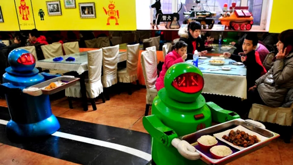 Așa arată restaurantul viitorului, unde ești servit de roboți