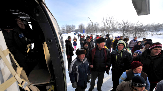 Sinistrații au așteptat cu sufletul la gură ajutoarele primite astăzi