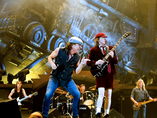 Concetul trupei AC/DC se anunta a fi evenimentul anului in Romania!