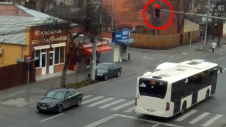 Dilema zilei: De ce nu respecta nimeni acest semafor din Bucuresti? (Video)