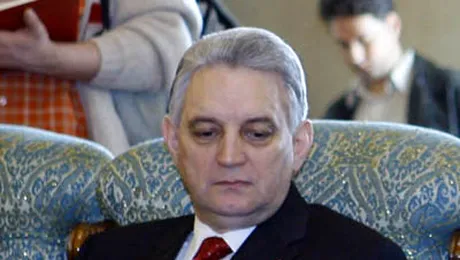 Senatorii se sacrifica: renunta la masini si calculatoare