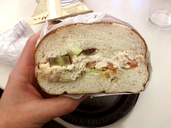 Adaosurile oribile la gust adăugate în sandvișuri pentru a păstra gramajul indicat pe etichetă