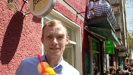 A mărit prețurile ca să scape de clienți!