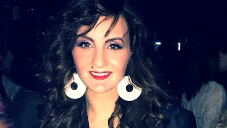 Nu a purtat nimic pe dedesupt! Cine e artista