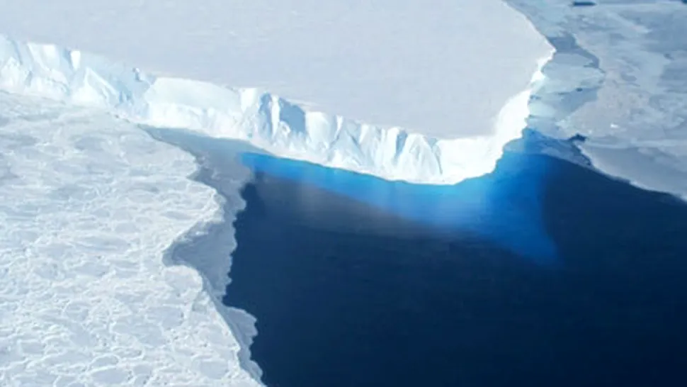 Topirea ghețarilor din Antarctica, un proces ireversibil și alarmant